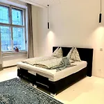 Central Vienna Apartment 140 M2